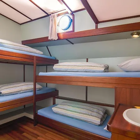 Bree Sant Bateau-hôtel *